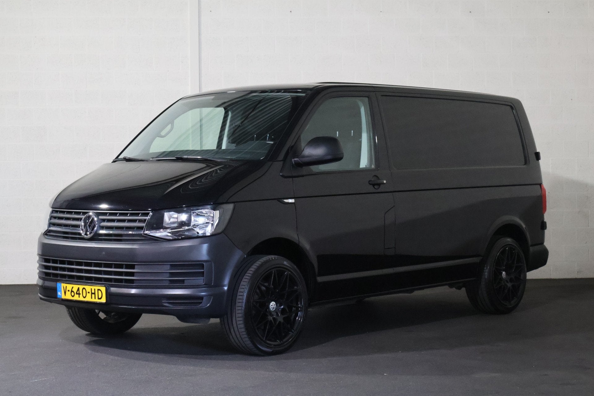 Volkswagen Transporter 2.0 TDI L1 H1 Airco Geisoleerde Laadr, Auto's, Voorwielaandrijving, 1828 kg, Stof, Gebruikt