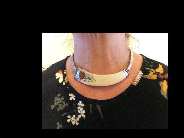 Zilveren Collier met Bijzonder Zwijnslagtand!, Verzenden, Zilver, Ketting