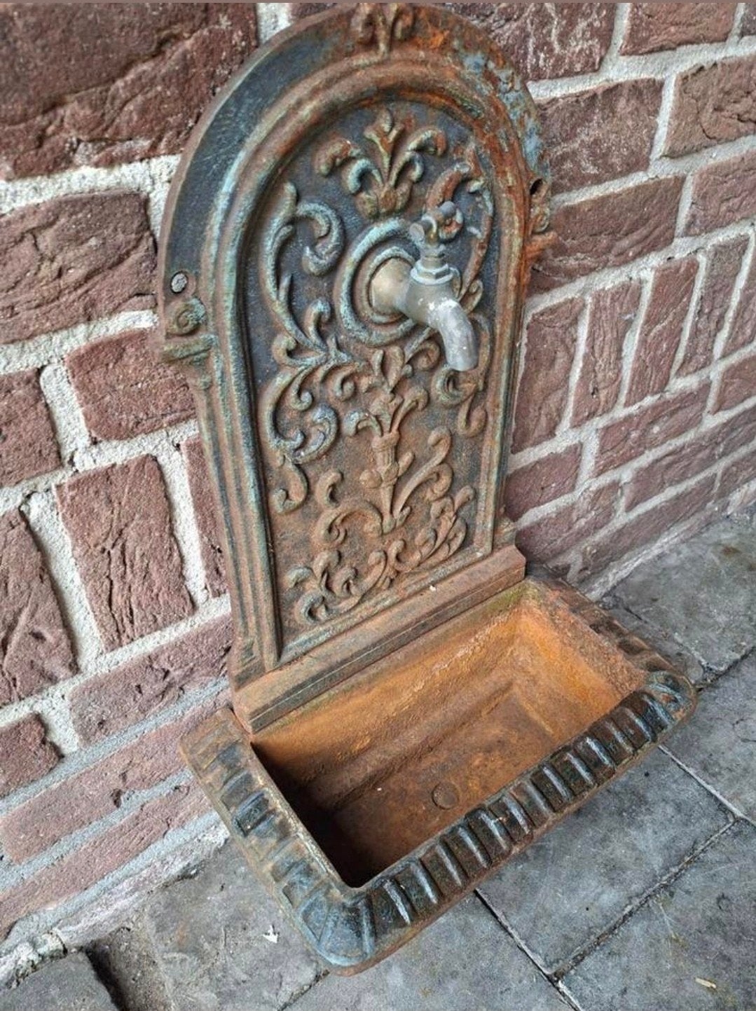 Antieke gietijzeren wamdfontein uit Den Bosch., Ophalen, Gebruikt, Gietijzer, Overige typen