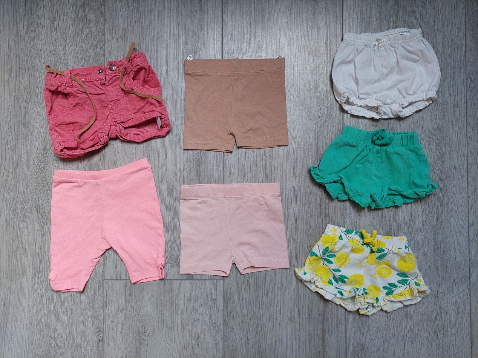 Korte broeken maat 68 meisje shorts short korte broek, Kinderen en Baby's, Ophalen of Verzenden, Zo goed als nieuw, Meisje, Broekje