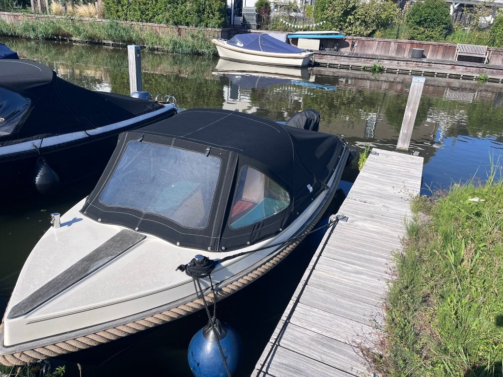 Mooie Wato 490 sloep met 15 pk Suzuki injectiemotor, Watersport en Boten, 15 pk, Zo goed als nieuw, Anker, Ophalen
