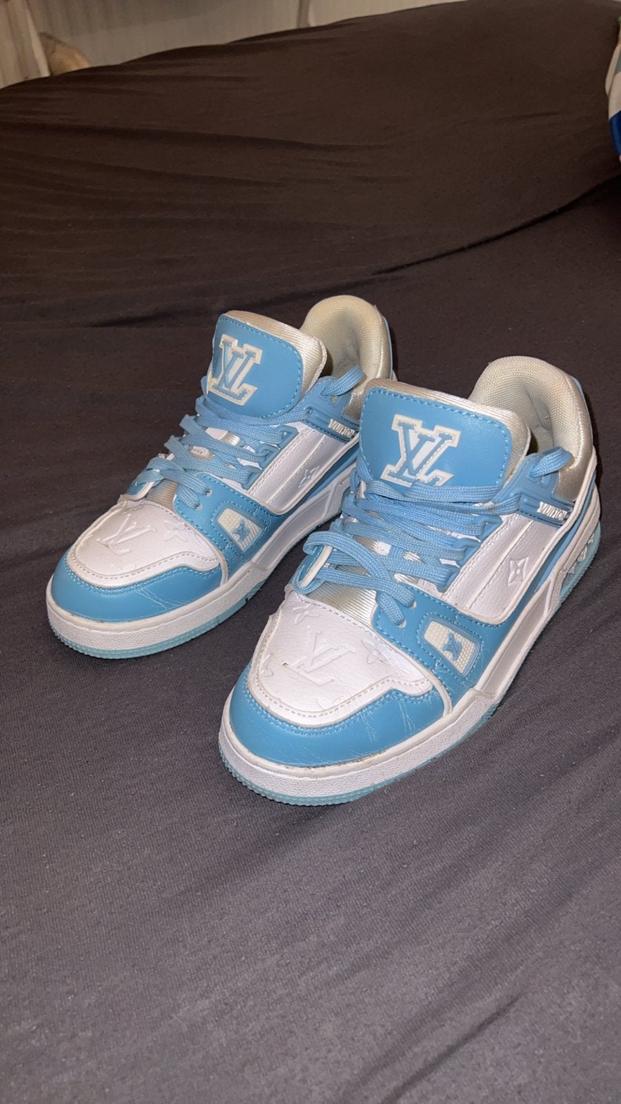 Louis Vuitton Sneakers - Lichtblauw & Wit, Ophalen of Verzenden, Zo goed als nieuw, Blauw, Sneakers of Gympen