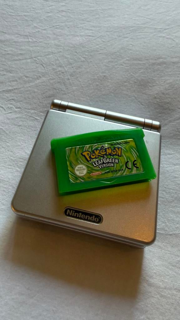 Nintendo Game Boy Advanced SP + Pokémon LeafGreen, 1 speler, Zo goed als nieuw, Vanaf 3 jaar, Ophalen