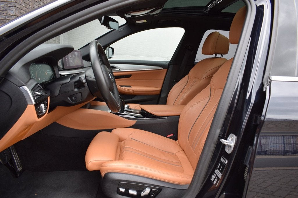 BMW 5-serie Touring 520i 184PK AUT8 M-SPORT ORG.NED / PANORA, Automaat, 1998 cc, Achterwielaandrijving, Euro 6
