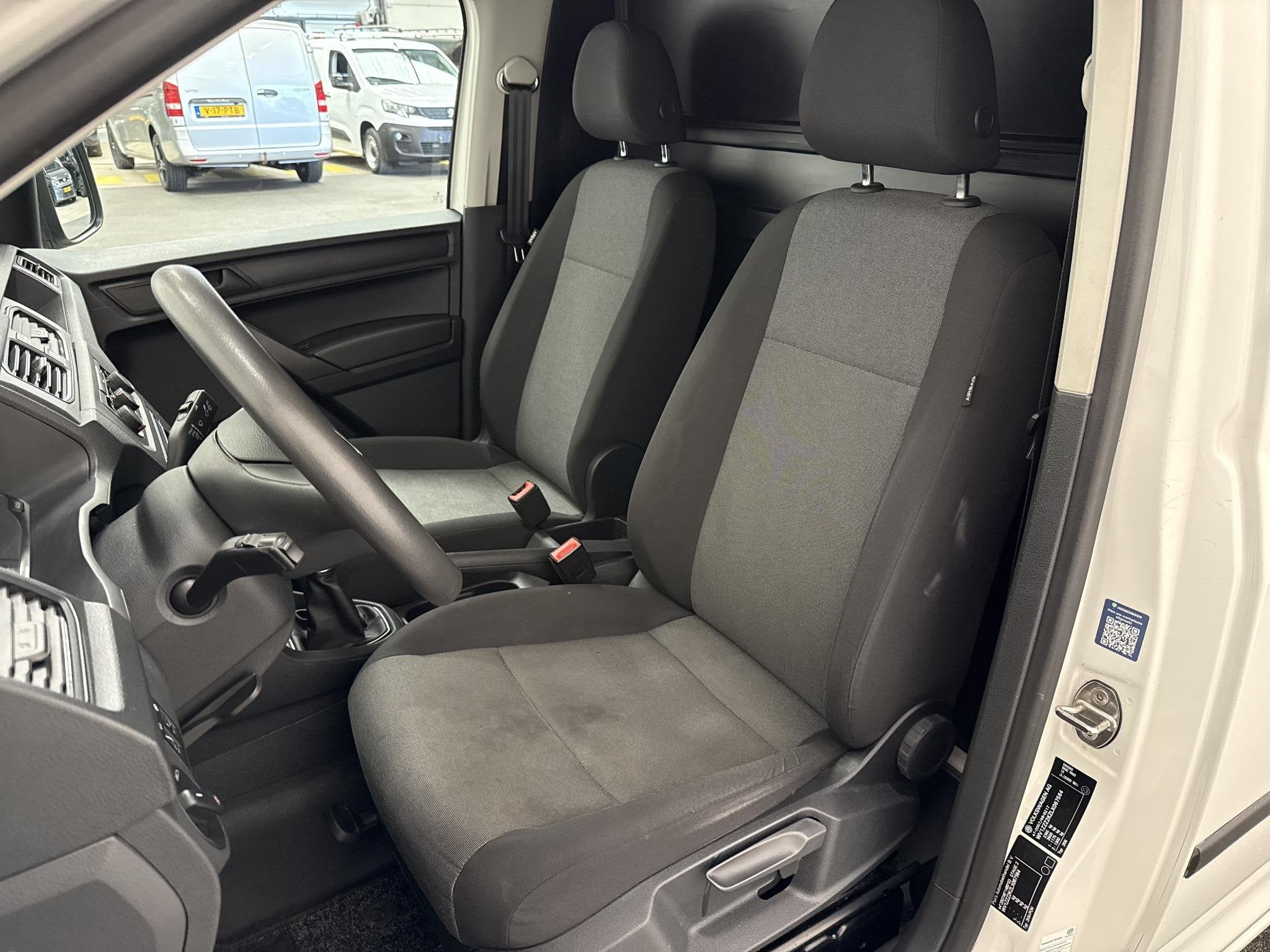 Volkswagen Caddy 1.4 TGI L2H1 EcoFuel Maxi Comfortline, Voorwielaandrijving, Stof, Gebruikt, Zwart