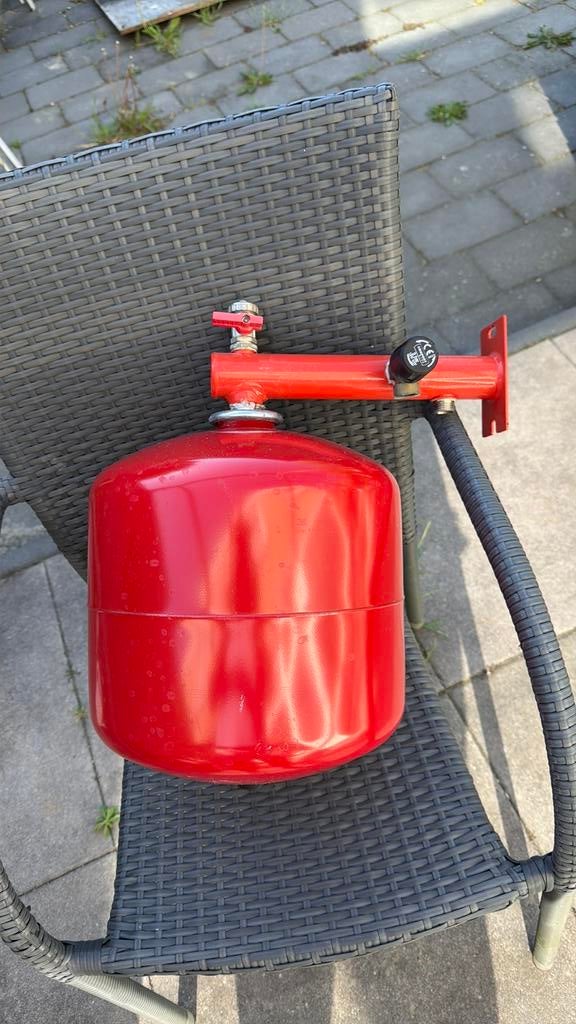 Expansievat 18 L 3,0 bar met ophangbeugel, Ophalen, 30 tot 80 cm, Cv-ketel of Combi-ketel, Minder dan 60 cm