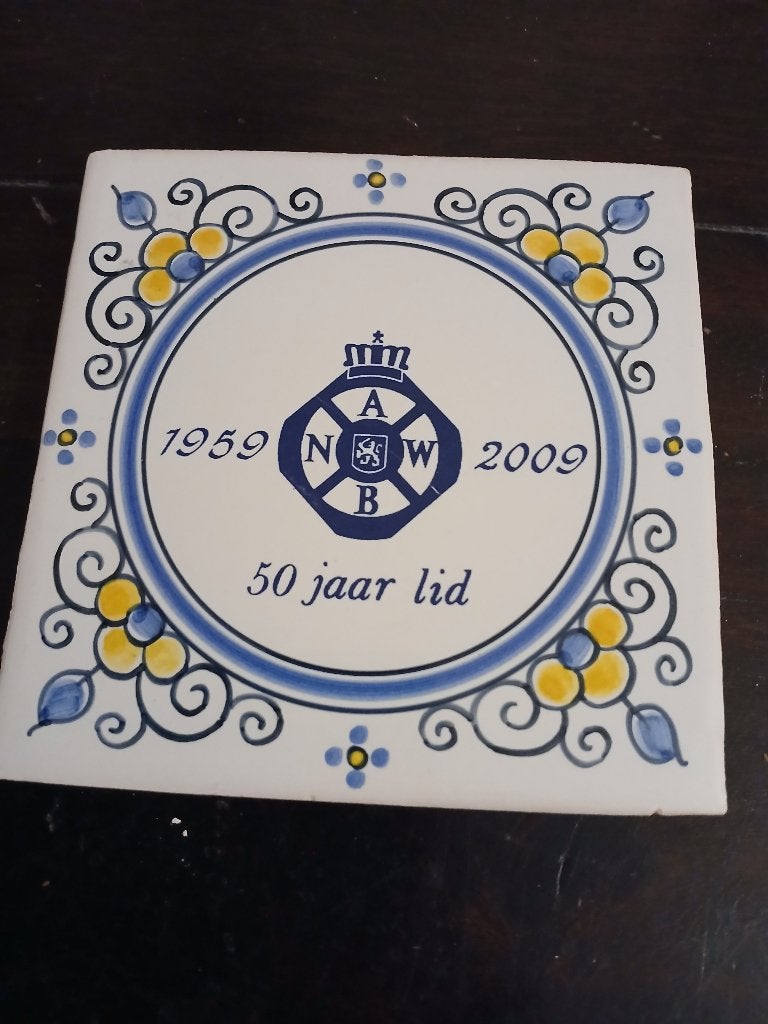 Makkum wandtegel "50 jaarANWB lid'",15x15cm, Antiek en Kunst, Ophalen of Verzenden