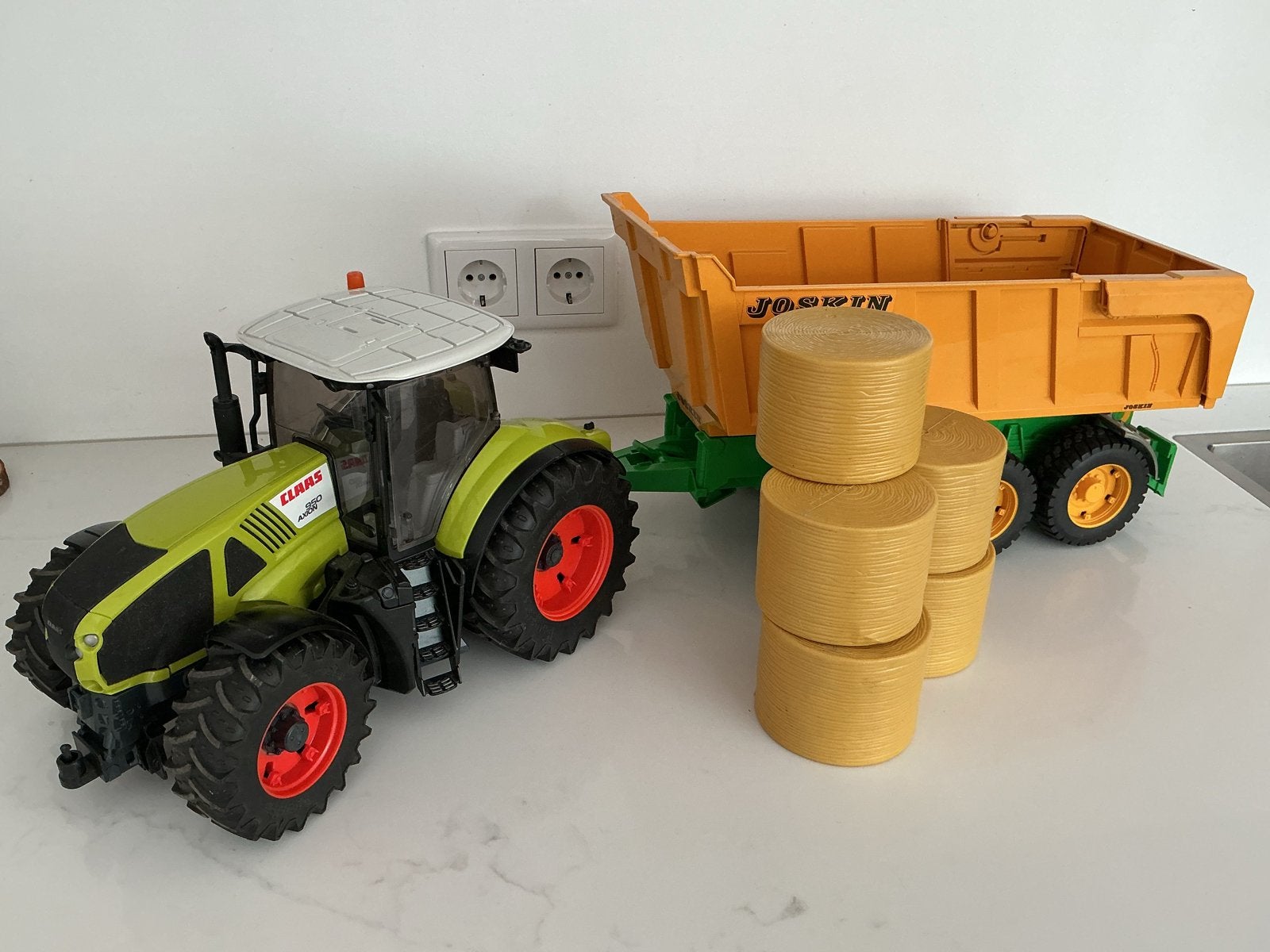 Claas tractor met Joskin aanhanger en balen, Ophalen of Verzenden, Gebruikt