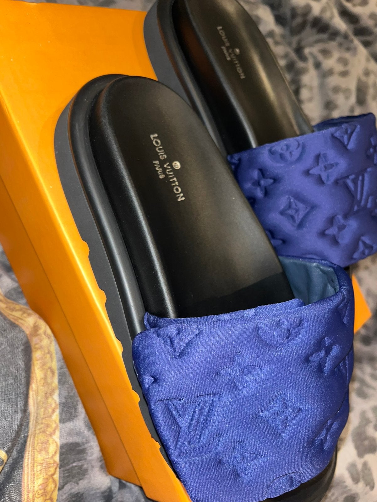 Slippers LV, Ophalen of Verzenden, Zo goed als nieuw