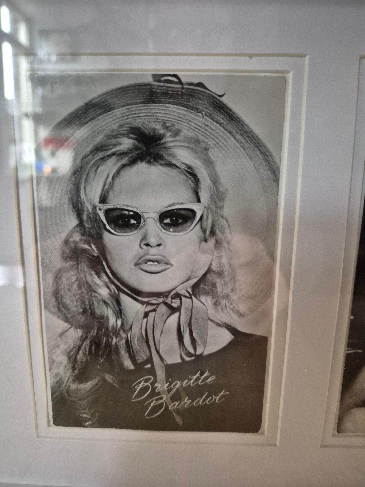 Brigitte Bardot Fotolijst - 3 Zwart-wit Foto's, Ophalen of Verzenden, Zo goed als nieuw, Foto of Poster, 5 – 50