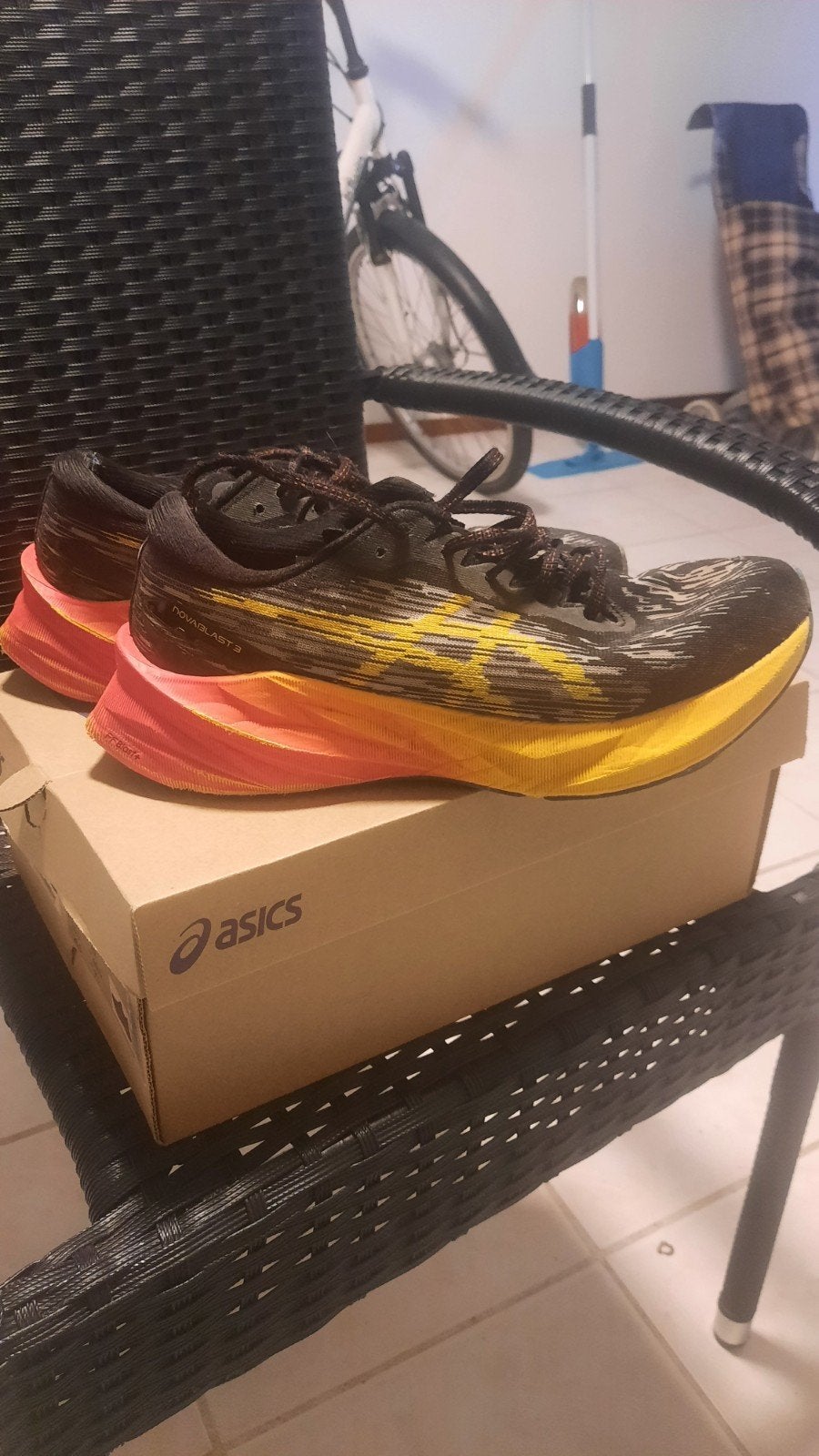 Asics novablast 3, Sport en Fitness, Loopsport en Atletiek, Ophalen of Verzenden, Hardloopschoenen, Asics