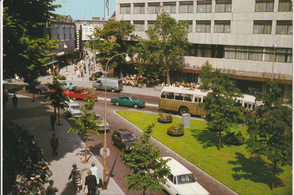 HILVERSUM KERKBRINK HOTEL HOF VAN HOLLAND NBM LEYLAND W.SP., Ophalen of Verzenden, 1960 tot 1980, Ongelopen, Noord-Holland