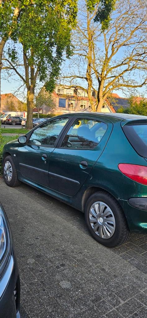 Peugeot 206 1.6 16V 5D 2002 Groen, Auto's, Voorwielaandrijving, 40 €/maand, 4 cilinders, Origineel Nederlands