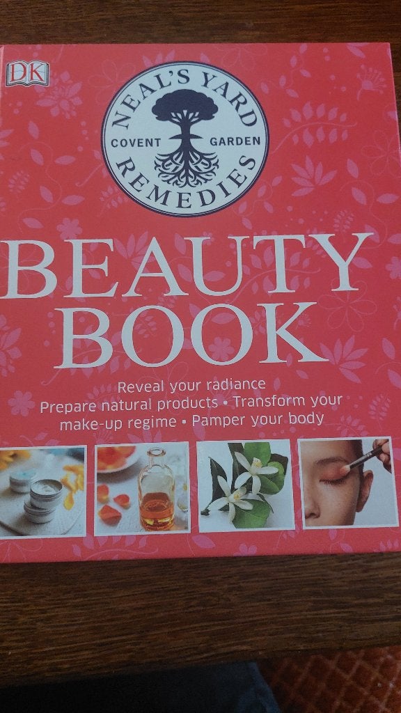 Neal's Yard remedies: BEAUTY BOOK .. prepare natural product, Ophalen of Verzenden, Zo goed als nieuw, Make-up en Cosmetica