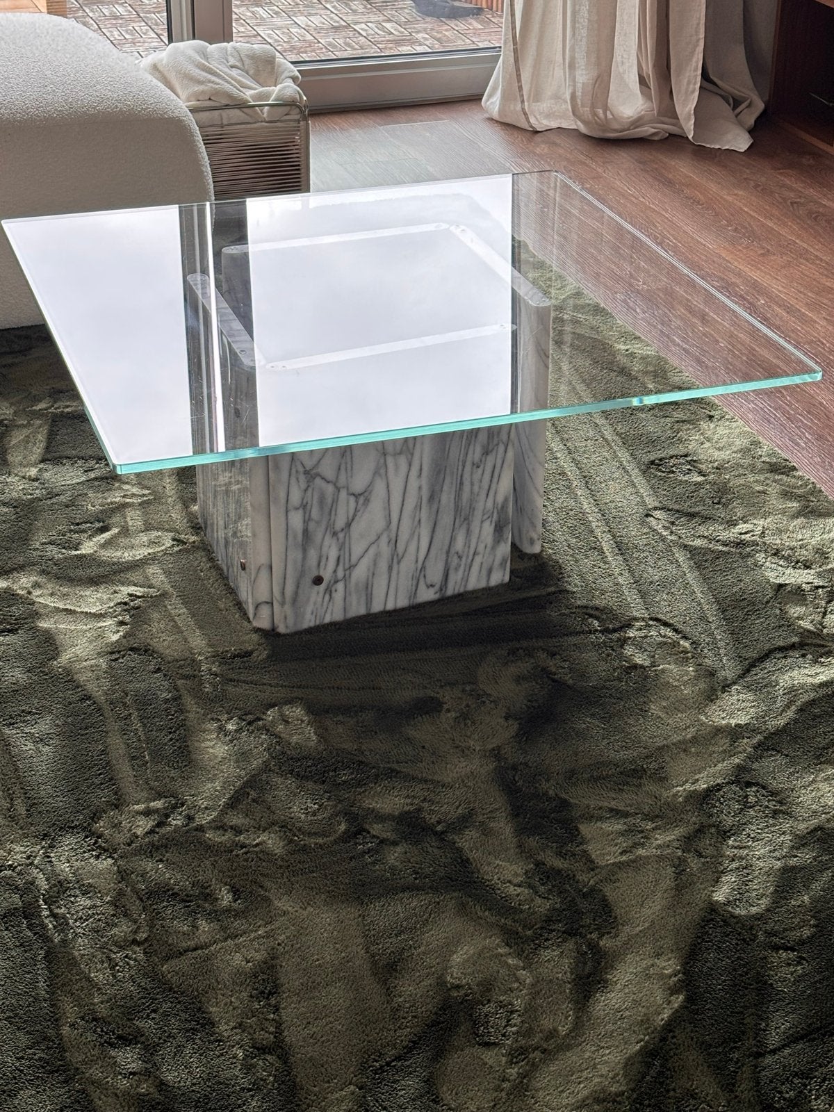 Salontafel met marmeren onderstel en glazen blad, Huis en Inrichting, Ophalen, Gebruikt, 50 tot 100 cm, Vierkant