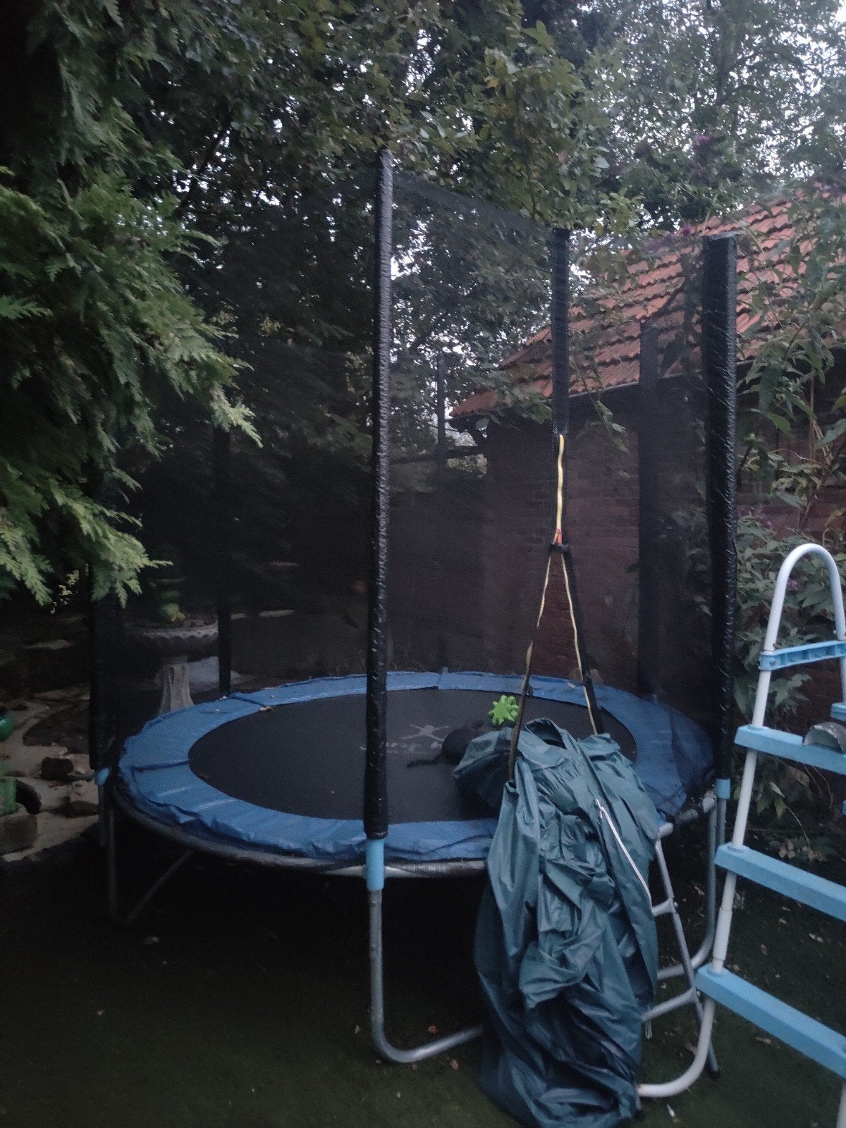 trampoline gratis in goede staat, Kinderen en Baby's, Speelgoed | Buiten | Trampolines, Ophalen