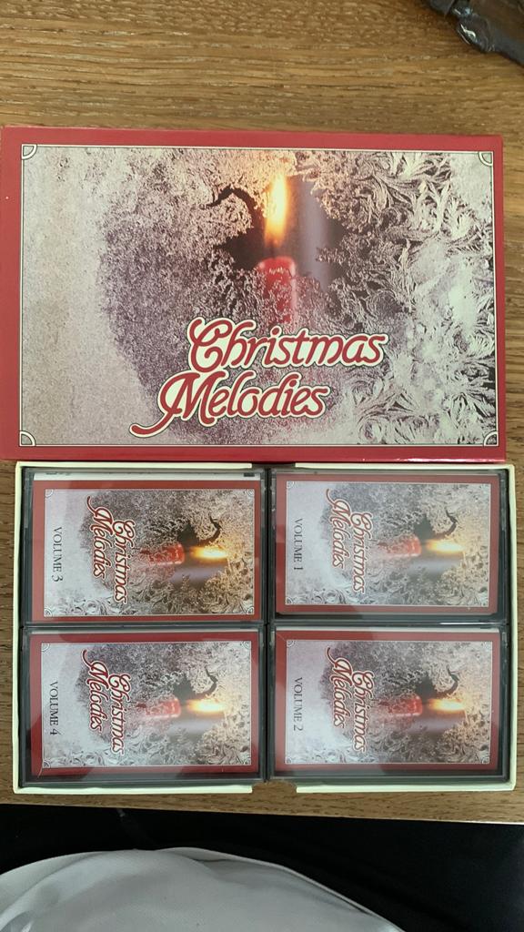 Cassettes Christmas Melodies in bewaardoos, Gebruikt, 2 t/m 25 bandjes, Overige genres, Ophalen of Verzenden