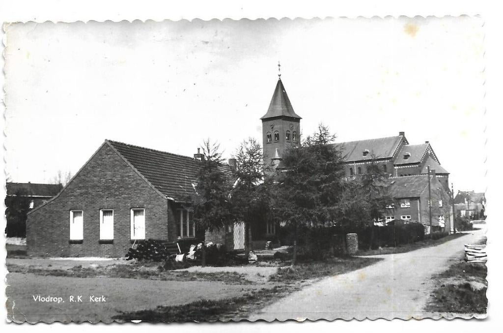 V103 Vlodrop R K Kerk, Verzamelen, Ansichtkaarten | Nederland, Ophalen of Verzenden, 1960 tot 1980, Gelopen, Limburg