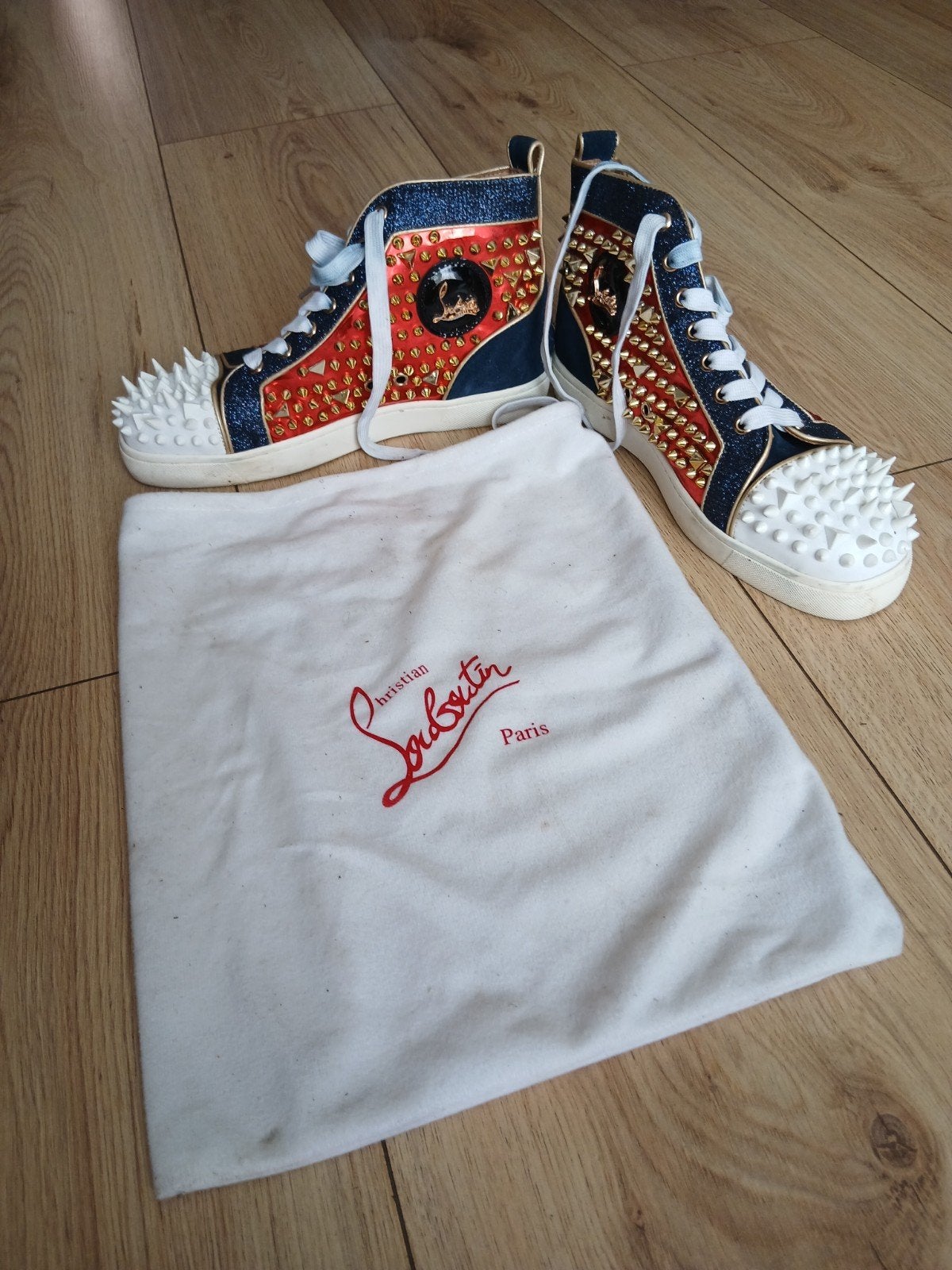 Christian louboutin spike sneakers met tas, Ophalen of Verzenden, Zo goed als nieuw, Sneakers of Gympen