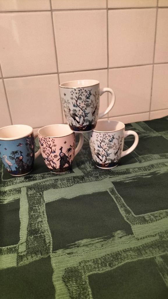 4 Mokjes met vogels , kraanvogels ,Reigers enz ????? Nieuw, Nieuw, Ophalen of Verzenden, Overige stijlen, Kop(pen) en/of Schotel(s)
