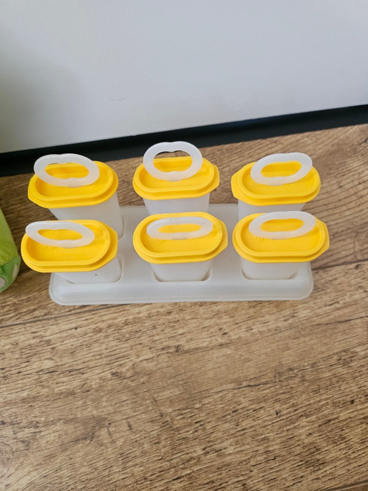 Tupperware ijsjes maker set doorzichtig geel €7,50, Gebruikt, Geel, Overige typen, Ophalen of Verzenden