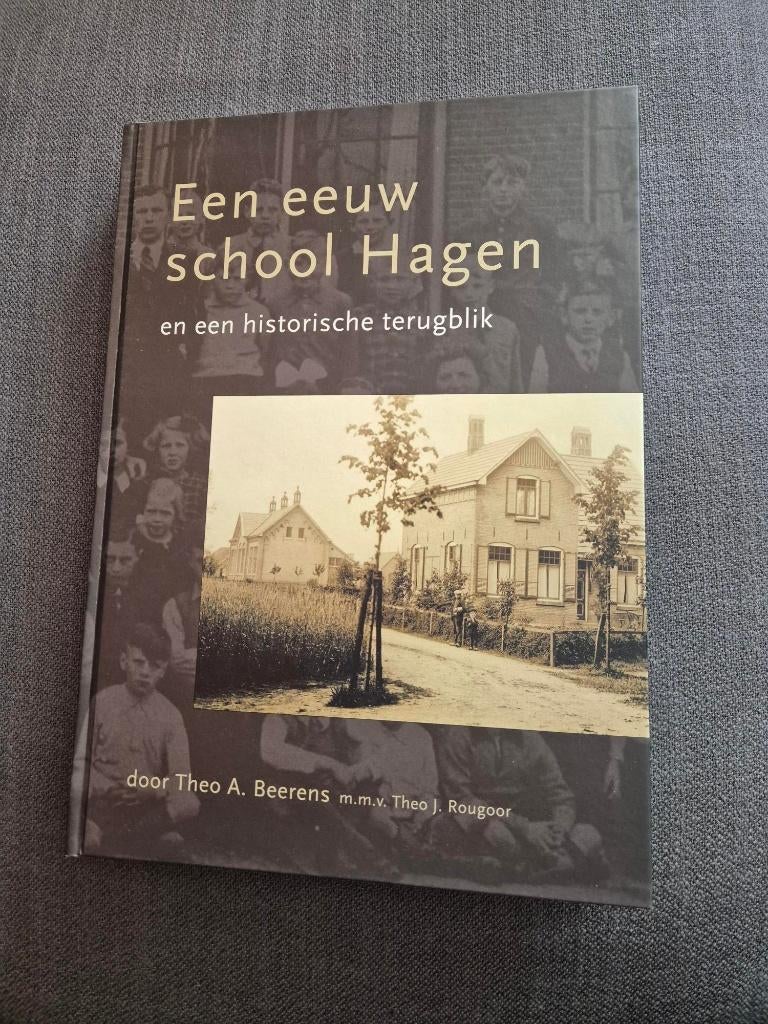 Een eeuw school "Hagen", Boeken, Geschiedenis | Stad en Regio, Ophalen, 20e eeuw of later, Zo goed als nieuw, T.A. Beerens