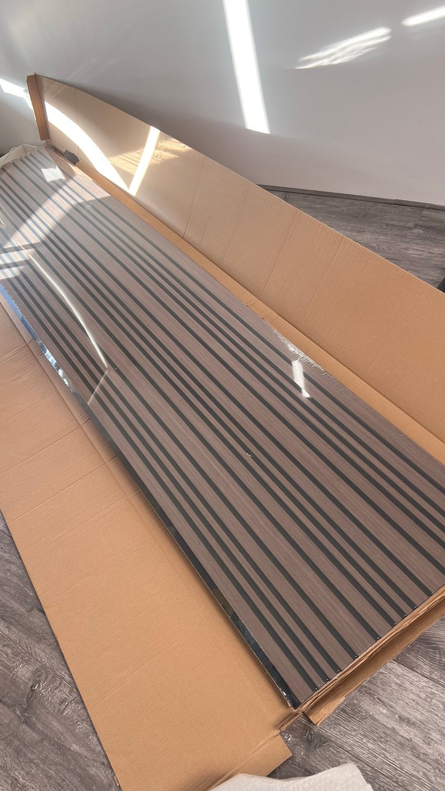Akoestisch wandpaneel nieuw Walnoot bruin/zwart - 60x280 cm, Huis en Inrichting, Woonaccessoires | Wanddecoraties, Hout, Nieuw