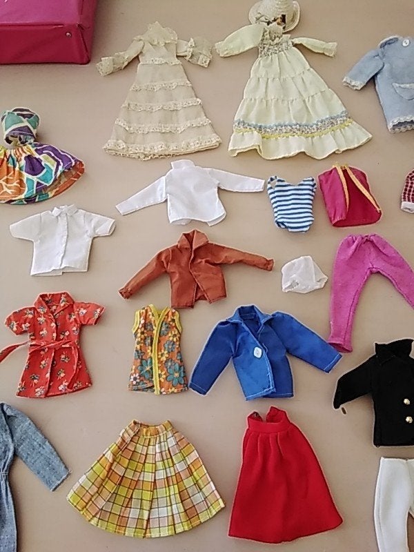kleding voor Sindy en Fleur., Ophalen of Verzenden, Gebruikt, Kleertjes