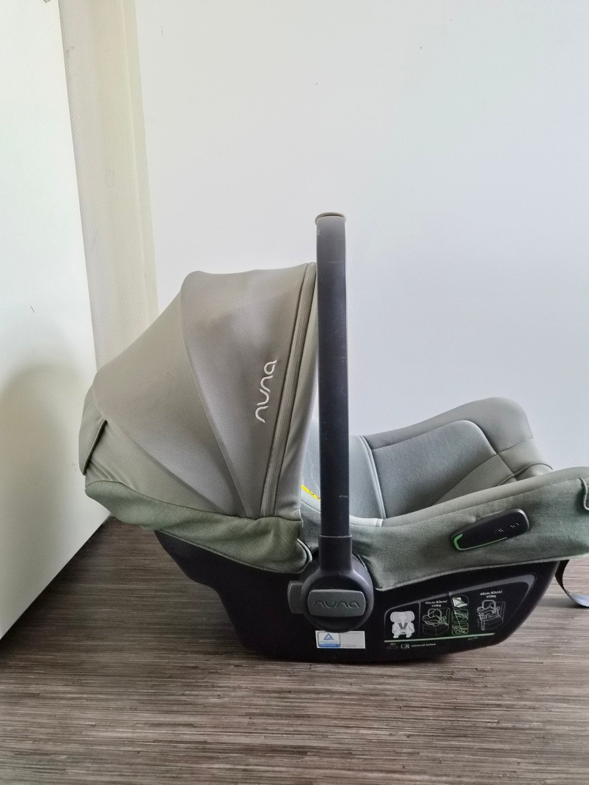 Nuna Pipa next groen - Flexibele kap & snoezeldekje, Autogordel of Isofix, Gebruikt, Slaapstand, 0 t/m 13 kg