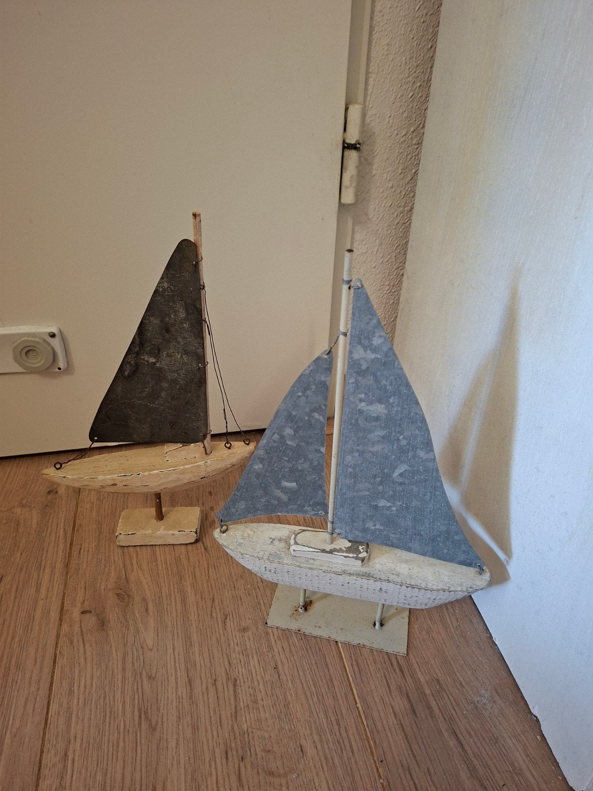 2 houten zeilbootjes, Ophalen of Verzenden