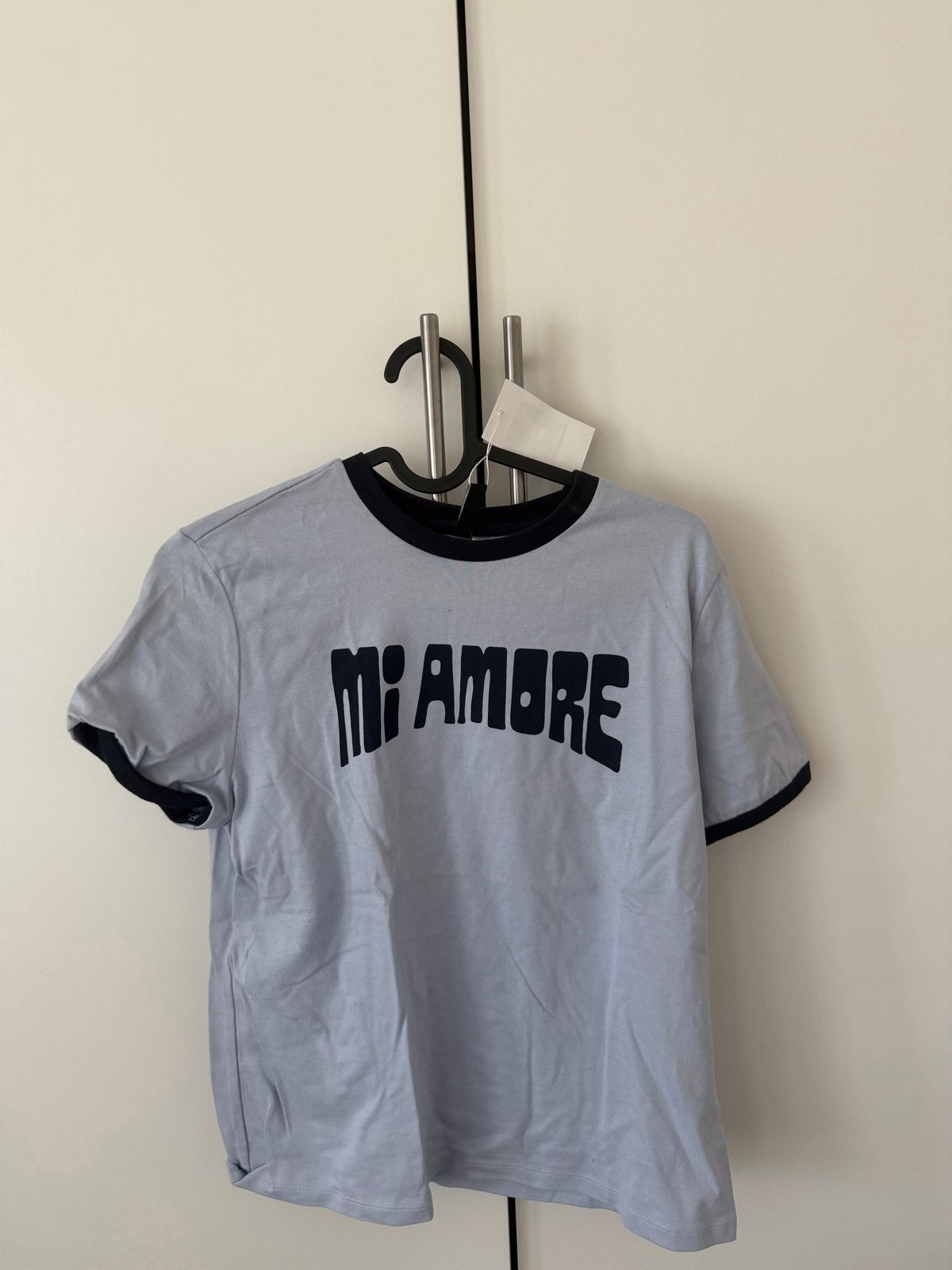 Lichtblauw T-shirt met 'Mi Amore' opdruk - H&M - Maat S, Blauw, Nieuw, Ophalen of Verzenden, Korte mouw