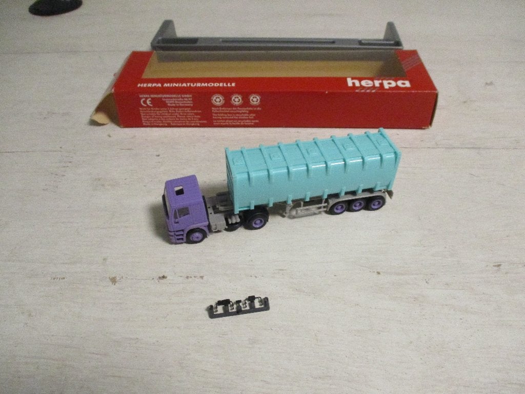 Herpa Iveco met Container wagen Schaal 1:87, Ophalen of Verzenden, Nieuw, Bus of Vrachtwagen, Herpa