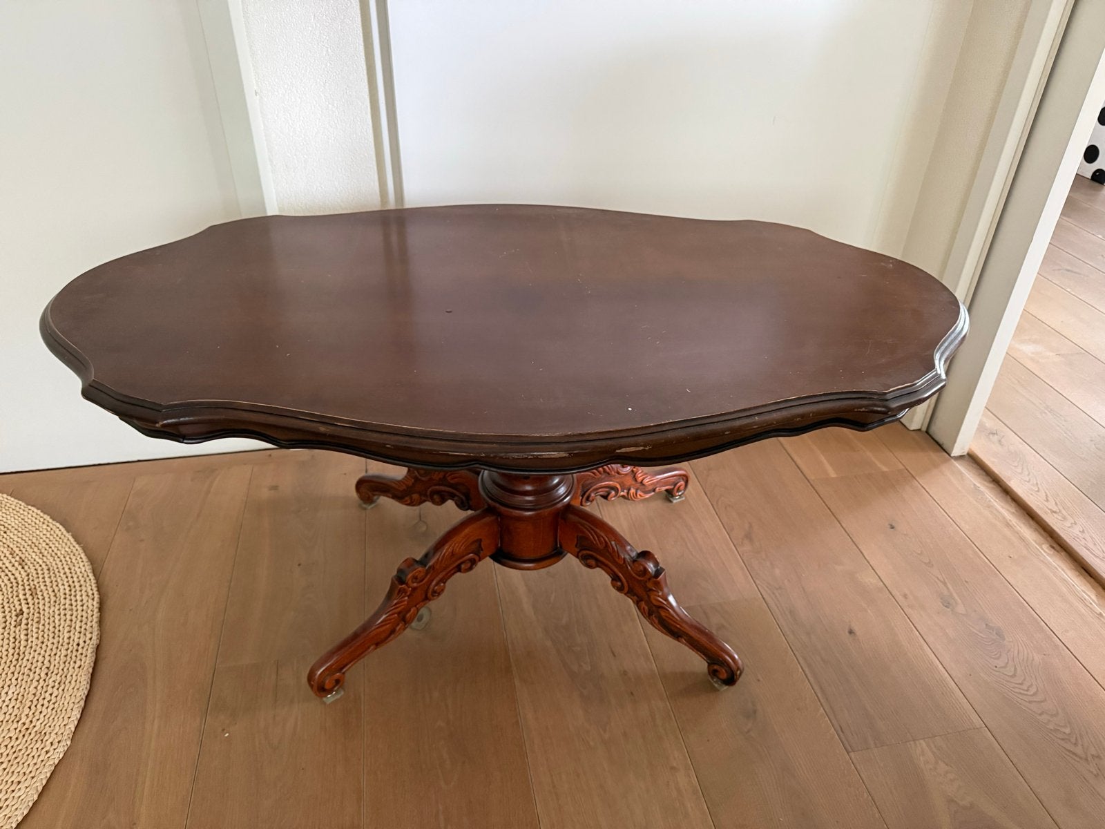 salontafel met sierlijke poten, Gebruikt, 100 tot 150 cm, Ovaal, 5 – 50