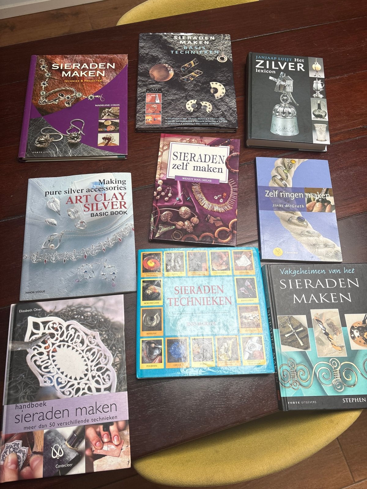 9 boeken sieraden maken, goud- en zilversmeden, Ophalen of Verzenden, Gelezen, Sieraden maken