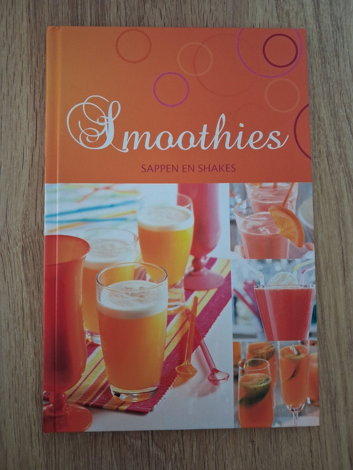Smoothies, sappen en shakes receptenboek, Boeken, Onbekend, Overige typen, Ophalen of Verzenden, Zo goed als nieuw