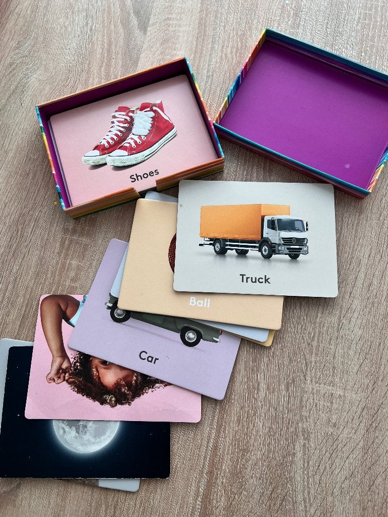 Lovevery eerste woordkaarten in opbergdoos, Kinderen en Baby's, Speelgoed | Educatief en Creatief, Ophalen of Verzenden