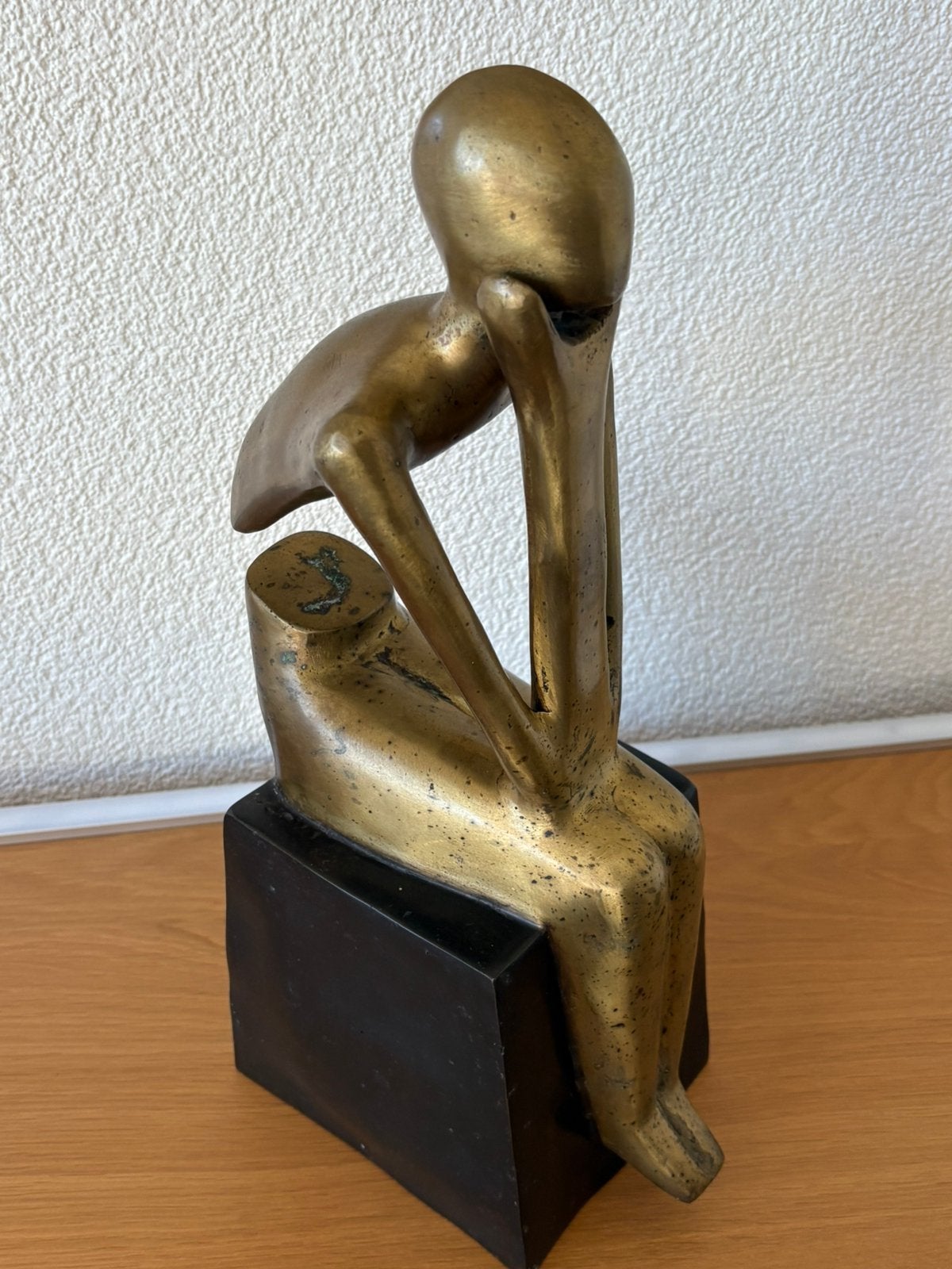 Denkende Vrouw messing beeld 40 cm nieuwstaat, Antiek en Kunst, Ophalen, 20 - 50 cm, Beeld, Metaal