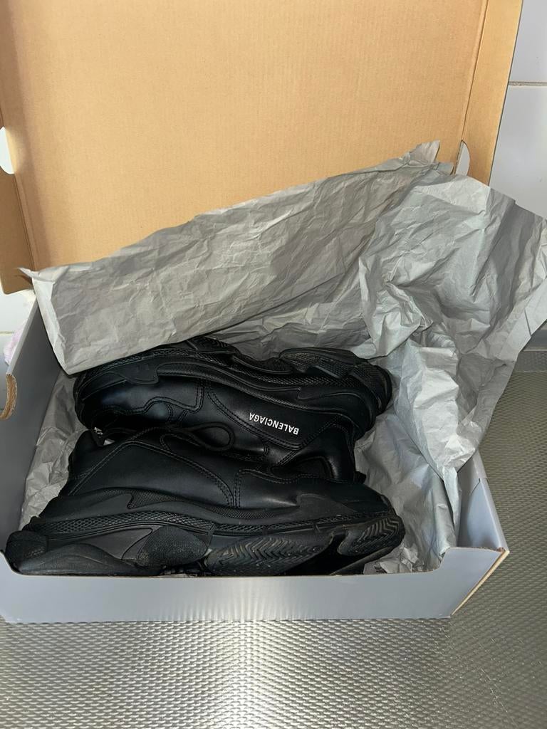 Balenciaga triple S, Ophalen of Verzenden, Zo goed als nieuw, Zwart