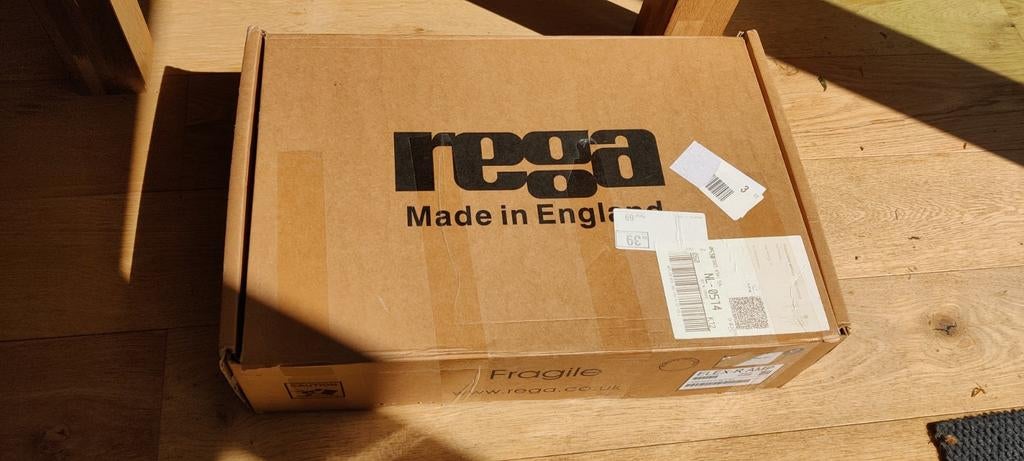 Doos van Rega Elex-r, Ophalen