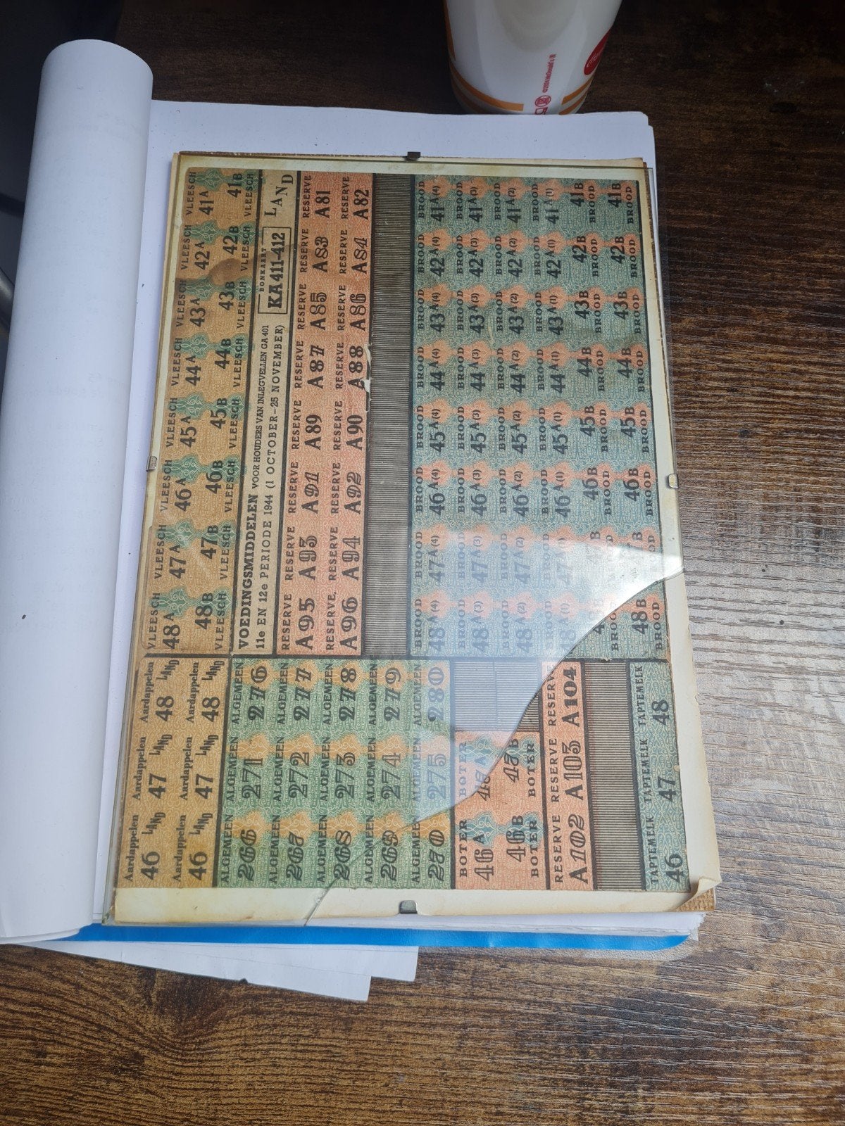 Originele bonnen voedingsmiddelen WOII (1944), Ophalen of Verzenden, 1940 tot 1960, Nederland, Knipsel(s)