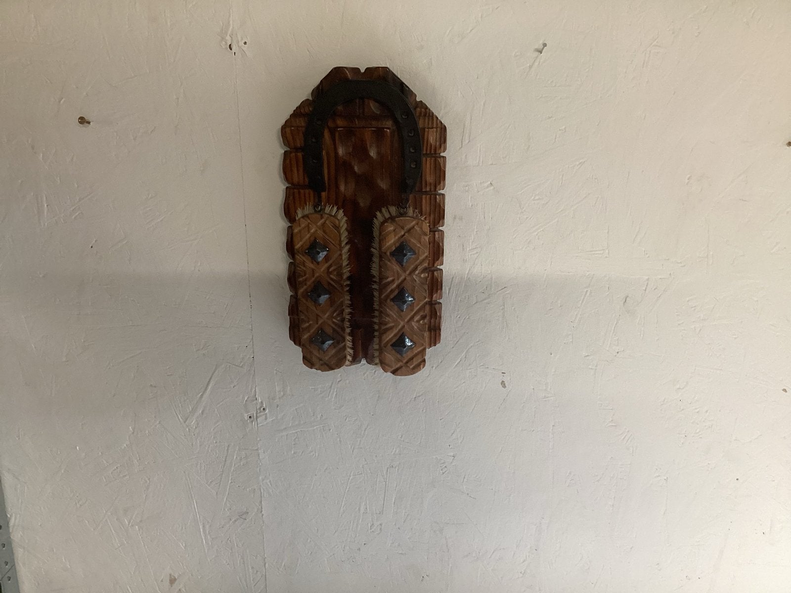 Vintage houten schoenborstelhouder met hoefijzer, Gebruikt, Ophalen of Verzenden, Bruin, Vintage