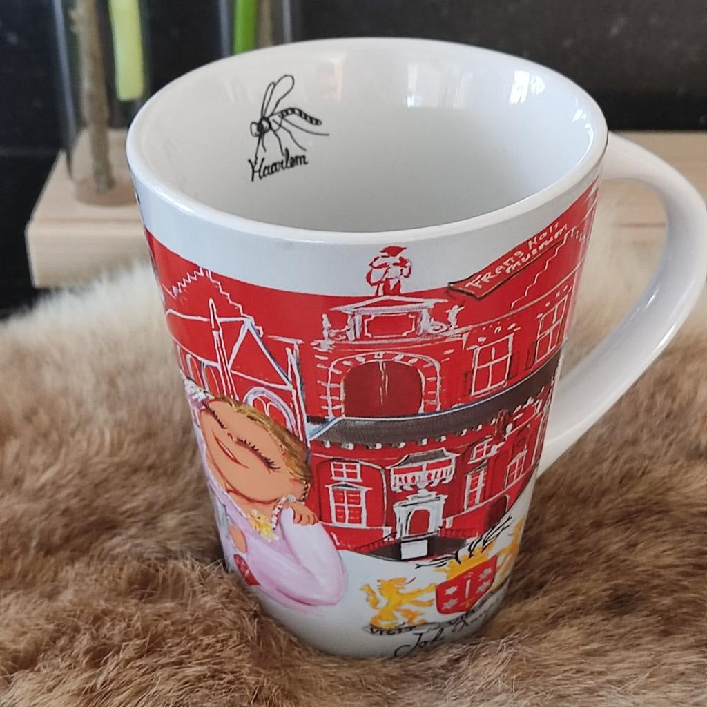 Haarlem Souvenir Mok - Joke Nuijens, Ophalen of Verzenden, Zo goed als nieuw, Overige stijlen, Kop(pen) en/of Schotel(s)