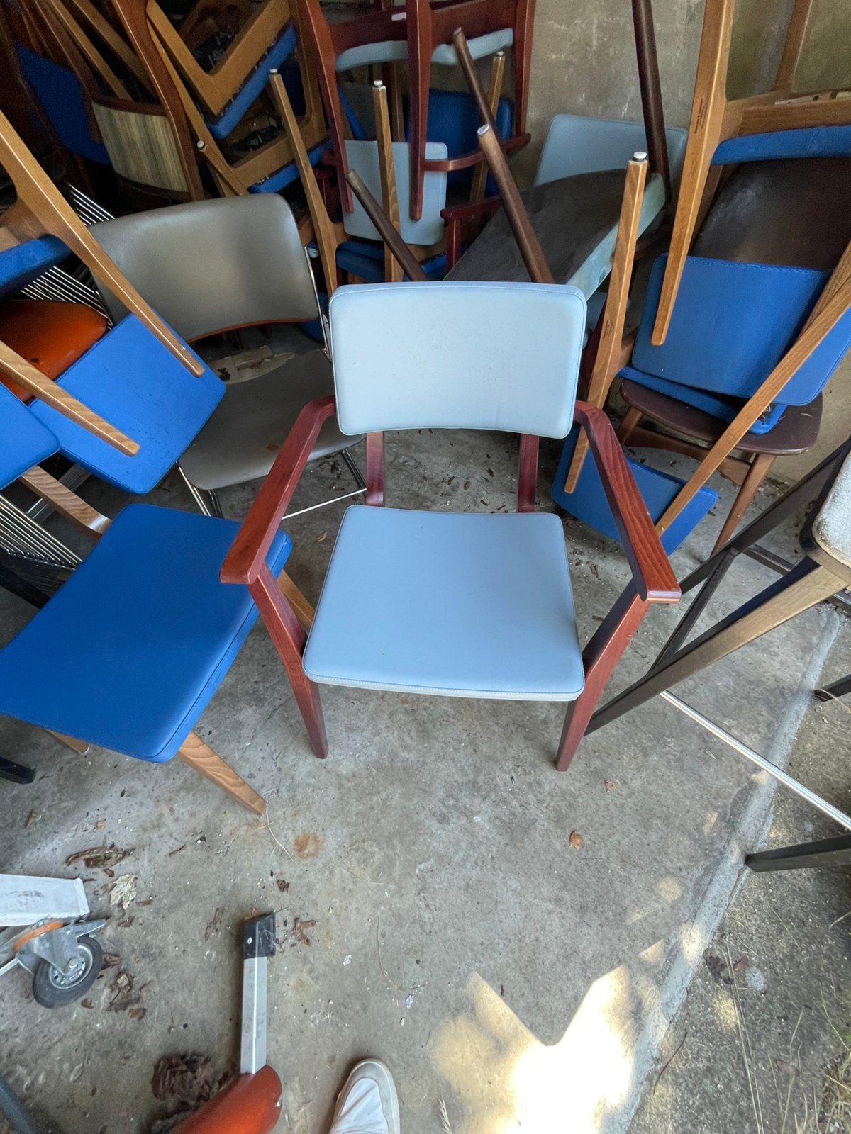 4 lichtblauwe satelliet stoelen, Ophalen, Gebruikt