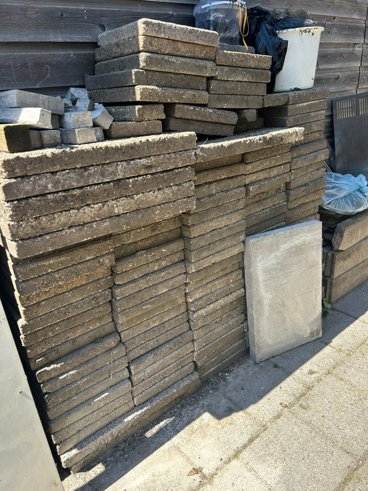 7 grind tegels en stoeptegels, Ophalen of Verzenden, Gebruikt, Beton, Terrastegels