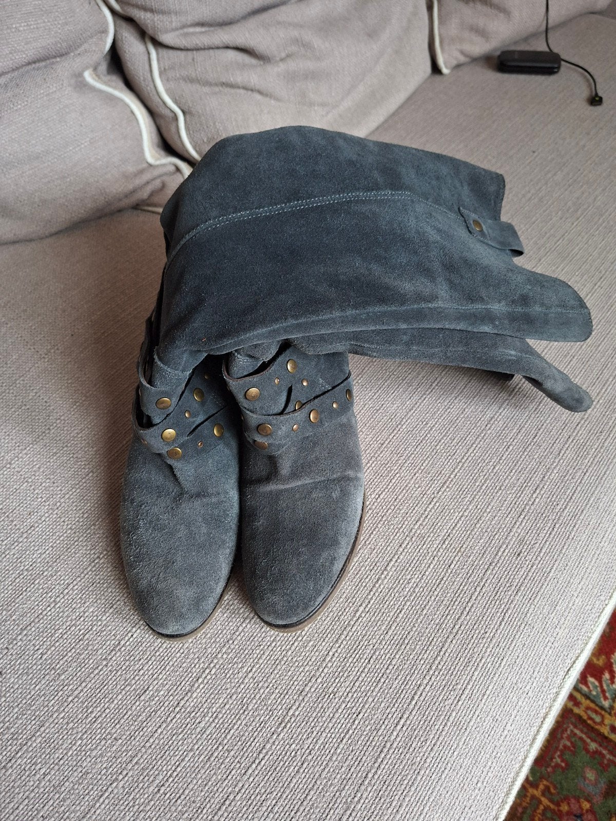 Via Via Grijze blauwe suède laarzen met sleehak en studs, ma, Hoge laarzen, Blauw, Via via, Nieuw