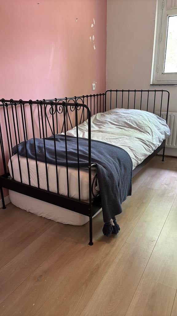 1 persoons ikea bed incl 2 matrassen en lattenbodem, 90 cm, Eenpersoons, Zwart, Ophalen of Verzenden