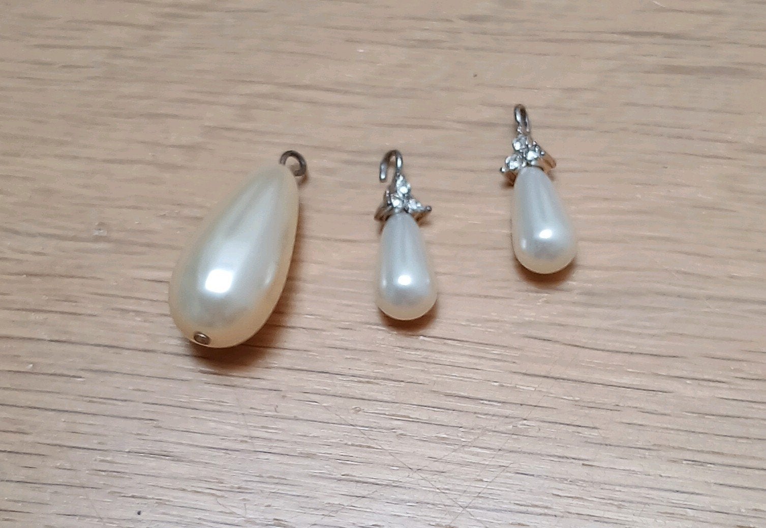 Parel bedeltjes, Sieraden, Tassen en Uiterlijk, Bedels, Overige merken, Ophalen of Verzenden, Zo goed als nieuw, 2 of 3 bedels