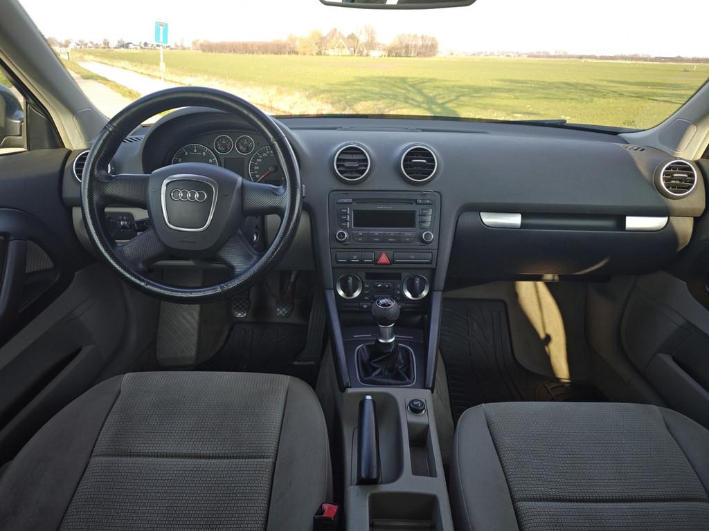 Audi A3 1.6 Attraction (bj 2007), Voorwielaandrijving, Stof, Gebruikt, Beige