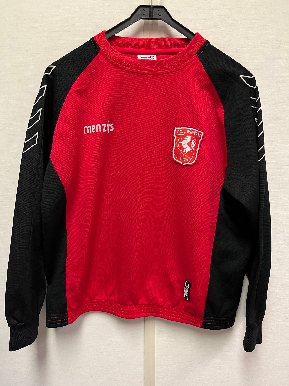 FC Twente Hummel trainingstrui rood/zwart - Maat S, Maat S, Ophalen of Verzenden, Zo goed als nieuw