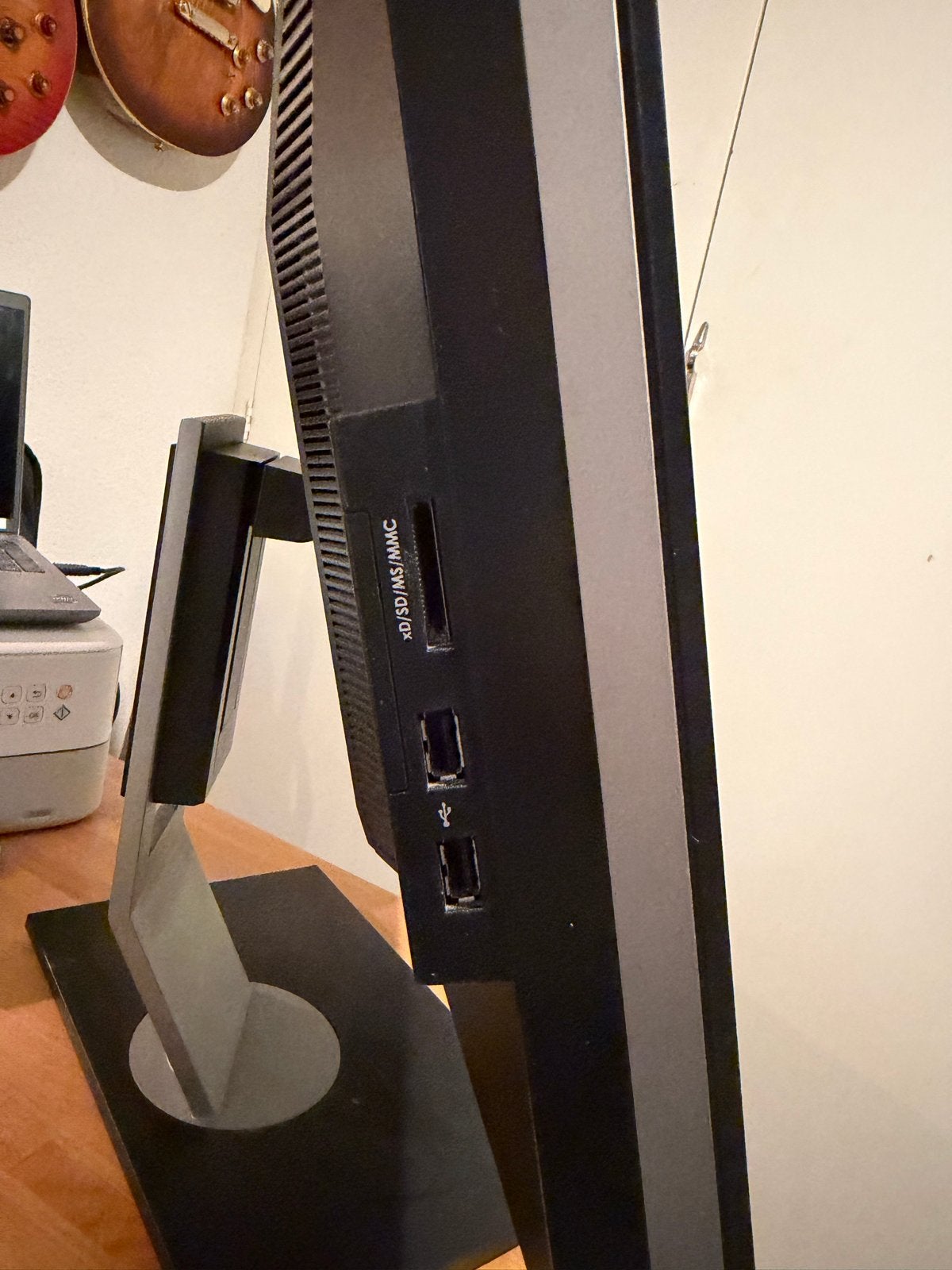 Foto 5 van Dell U2410 Monitor - 24 inch Full HD IPS Scherm